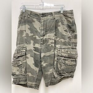 UNIONBAY Gray Camouflage Cargo Shorts Size 34